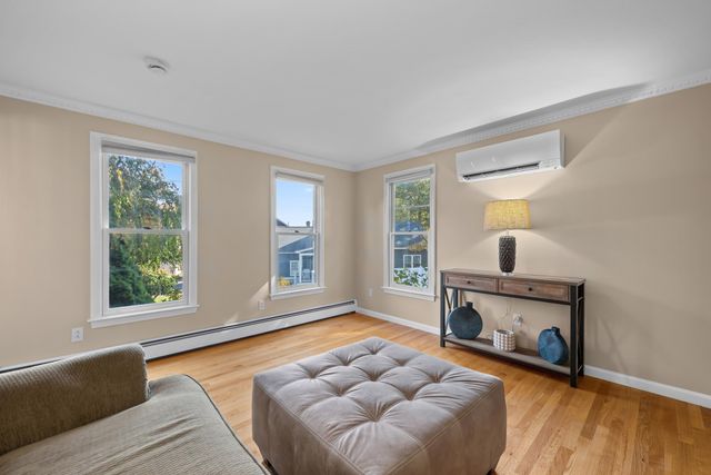 7 Old Salem Cir, Shrewsbury, MA 01545