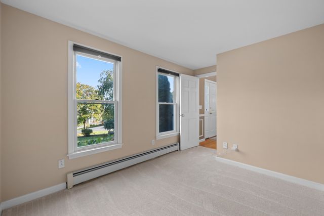 7 Old Salem Cir, Shrewsbury, MA 01545