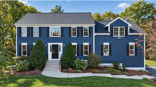7 Old Salem Cir, Shrewsbury, MA 01545