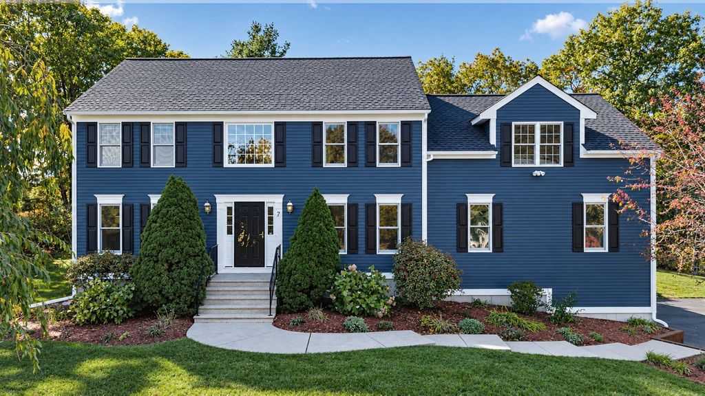 7 Old Salem Cir, Shrewsbury, MA 01545