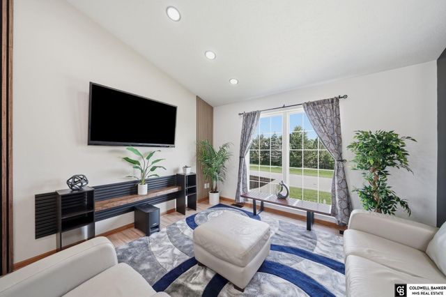 5701 S 96 Street, Lincoln, NE 68526