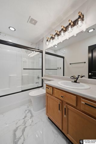 5701 S 96 Street, Lincoln, NE 68526