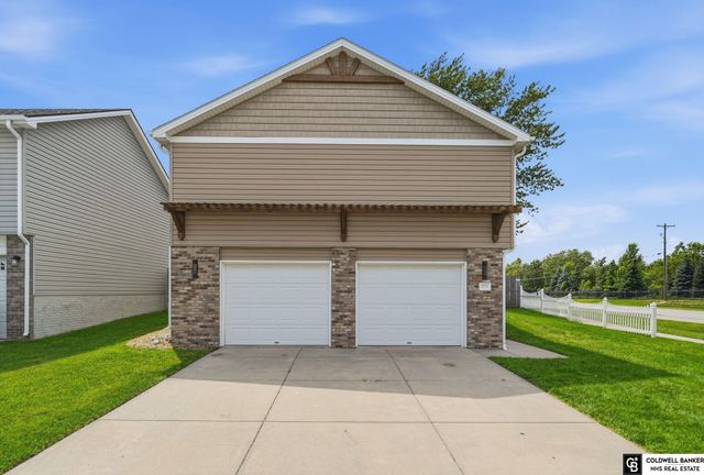 5701 S 96 Street, Lincoln, NE 68526