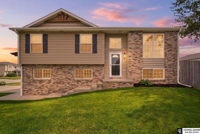 5701 S 96 Street, Lincoln, NE 68526