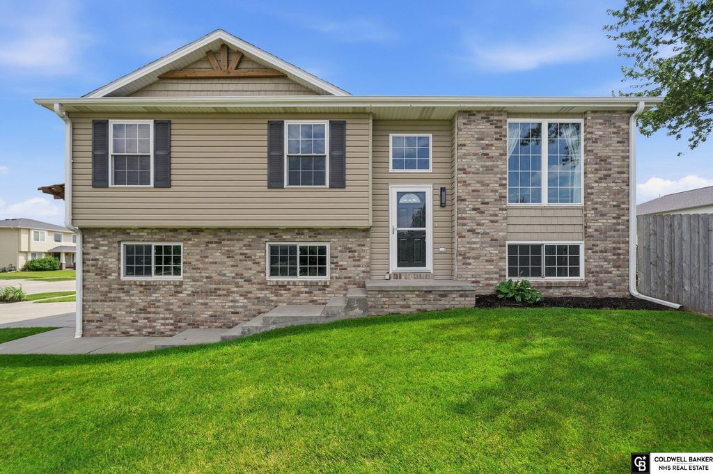 5701 S 96 Street, Lincoln, NE 68526