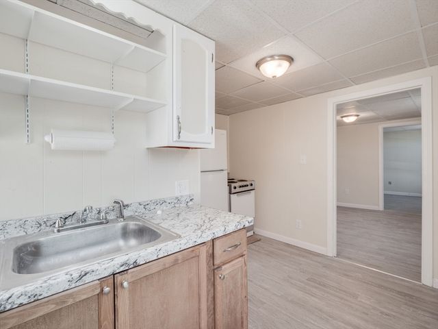 23 Lowell 2R, Methuen, MA 01844