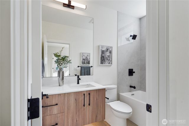 9013 14th Avenue SW, Seattle, WA 98106