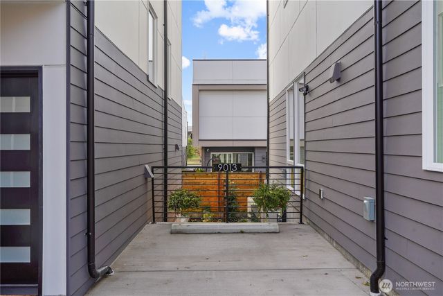 9013 14th Avenue SW, Seattle, WA 98106