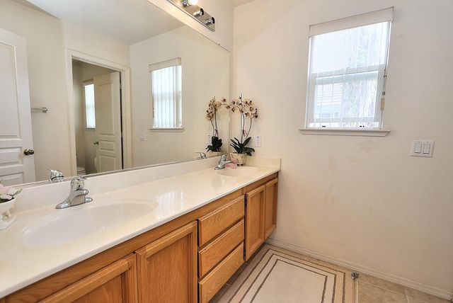 8897 Shasta Lily Dr, Elk Grove, CA 95624