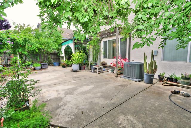 8897 Shasta Lily Dr, Elk Grove, CA 95624