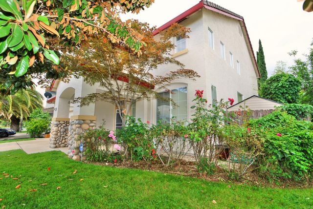 8897 Shasta Lily Dr, Elk Grove, CA 95624