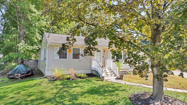14 W Dogwood Drive, Poughkeepsie, NY 12601