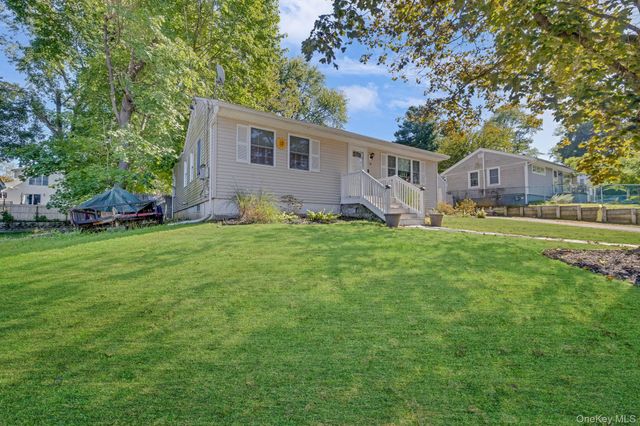 14 W Dogwood Drive, Poughkeepsie, NY 12601