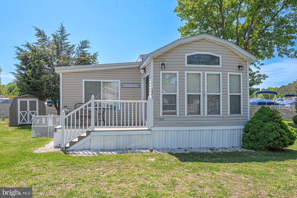 Image 1 of property listing at 171 OCEAN OVAL DR, Berlin, MD 21811