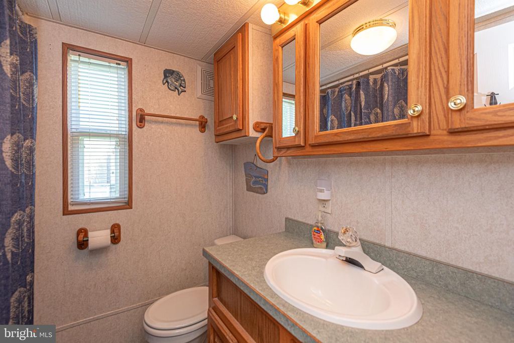 Image 13 of property listing at 171 OCEAN OVAL DR, Berlin, MD 21811