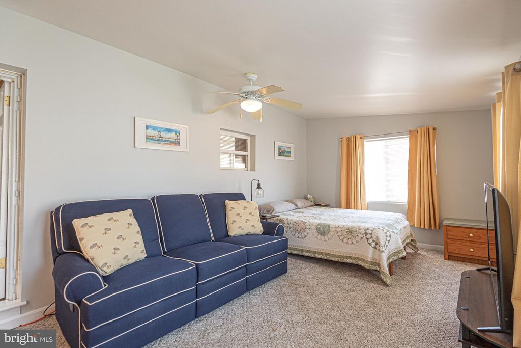 Image 21 of property listing at 171 OCEAN OVAL DR, Berlin, MD 21811