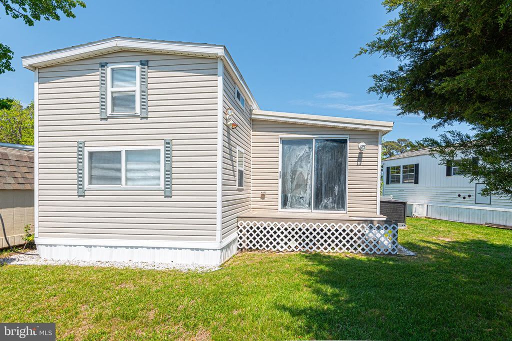 Image 5 of property listing at 171 OCEAN OVAL DR, Berlin, MD 21811