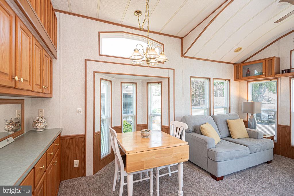 Image 8 of property listing at 171 OCEAN OVAL DR, Berlin, MD 21811