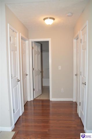 208 Kathie Court, Vine Grove, KY 40175