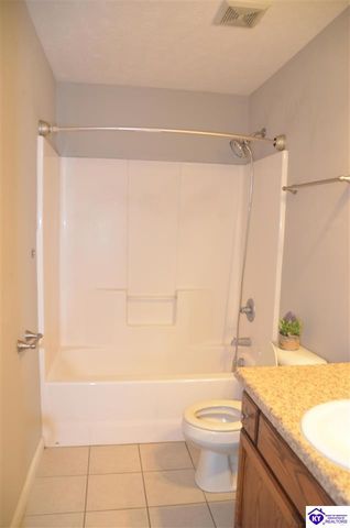 208 Kathie Court, Vine Grove, KY 40175