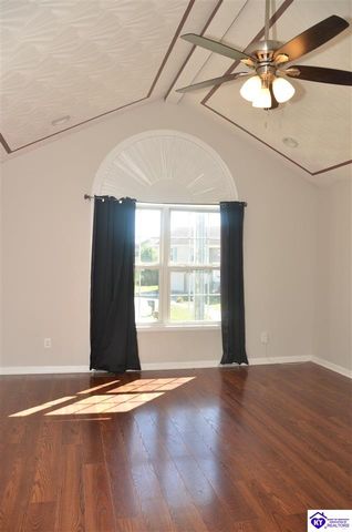 208 Kathie Court, Vine Grove, KY 40175