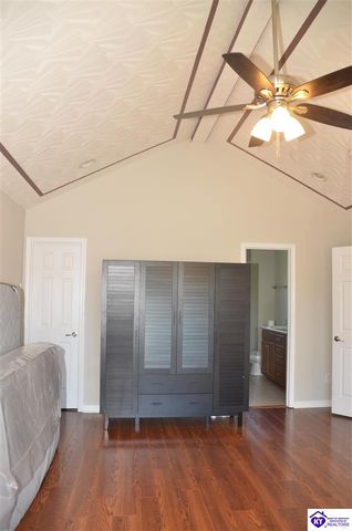 208 Kathie Court, Vine Grove, KY 40175