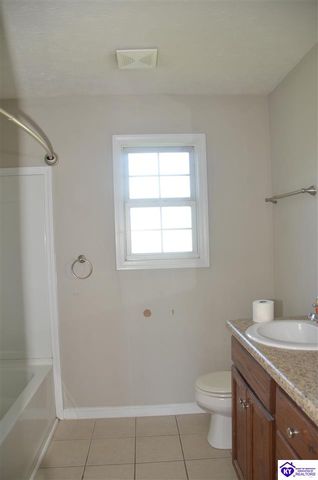 208 Kathie Court, Vine Grove, KY 40175