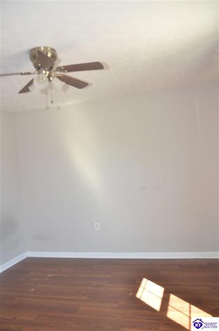 208 Kathie Court, Vine Grove, KY 40175