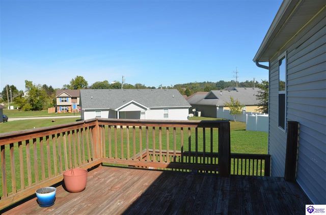 208 Kathie Court, Vine Grove, KY 40175