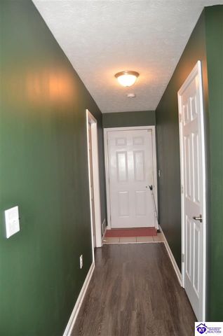 208 Kathie Court, Vine Grove, KY 40175
