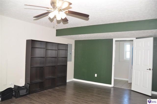 208 Kathie Court, Vine Grove, KY 40175