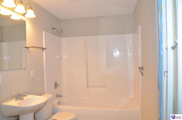 208 Kathie Court, Vine Grove, KY 40175