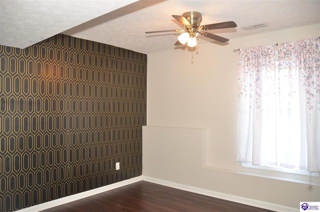 208 Kathie Court, Vine Grove, KY 40175
