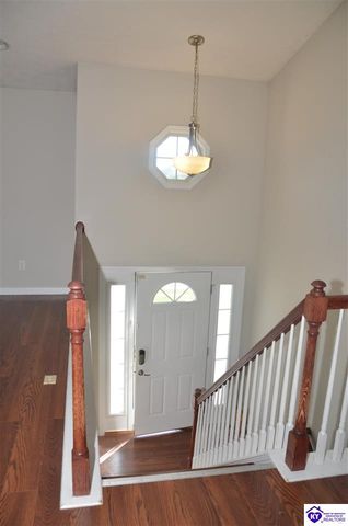 208 Kathie Court, Vine Grove, KY 40175