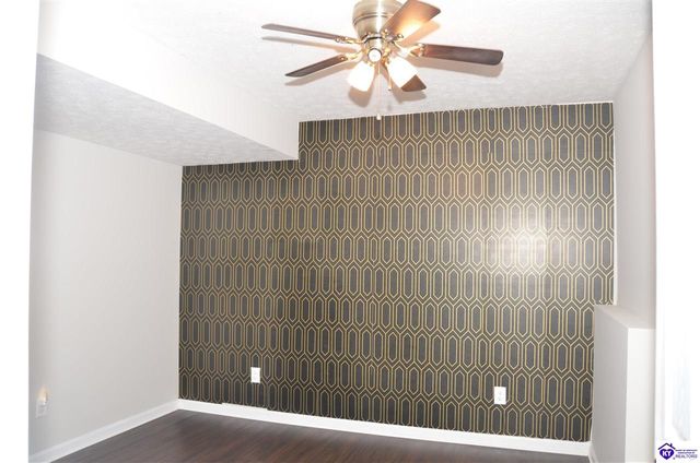 208 Kathie Court, Vine Grove, KY 40175