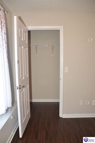 208 Kathie Court, Vine Grove, KY 40175