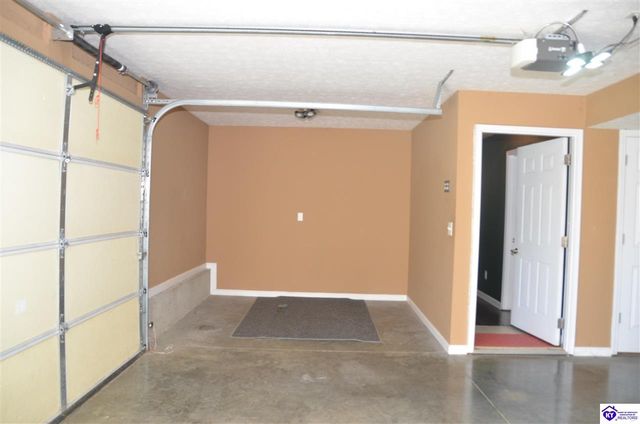 208 Kathie Court, Vine Grove, KY 40175