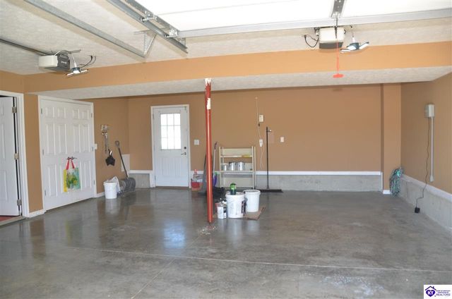 208 Kathie Court, Vine Grove, KY 40175