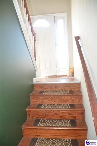 208 Kathie Court, Vine Grove, KY 40175