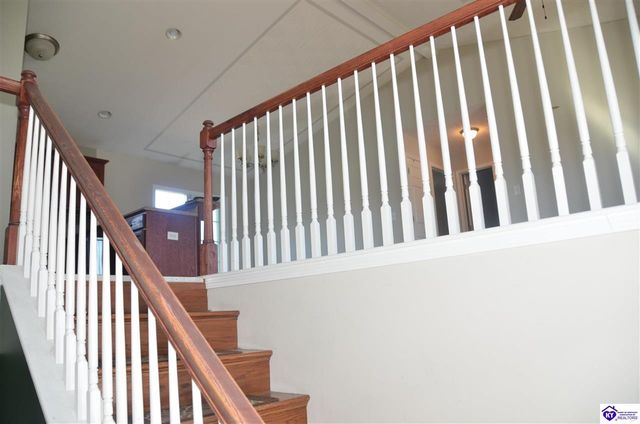 208 Kathie Court, Vine Grove, KY 40175