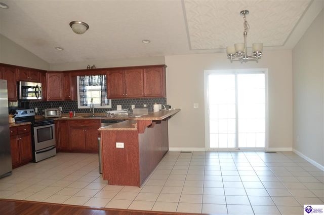 208 Kathie Court, Vine Grove, KY 40175