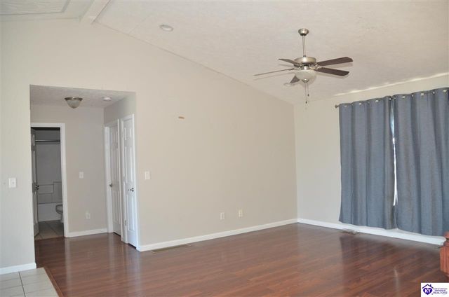 208 Kathie Court, Vine Grove, KY 40175