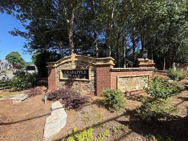1020 Amber Leaf Court, Roswell, GA 30076