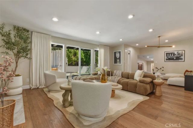 3675 Ventura Canyon, Sherman Oaks, CA 91423