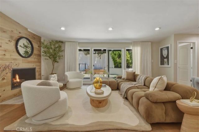 3675 Ventura Canyon, Sherman Oaks, CA 91423