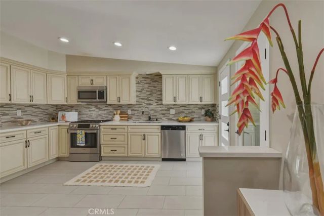 3675 Ventura Canyon, Sherman Oaks, CA 91423