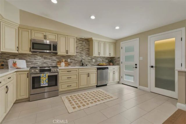 3675 Ventura Canyon, Sherman Oaks, CA 91423