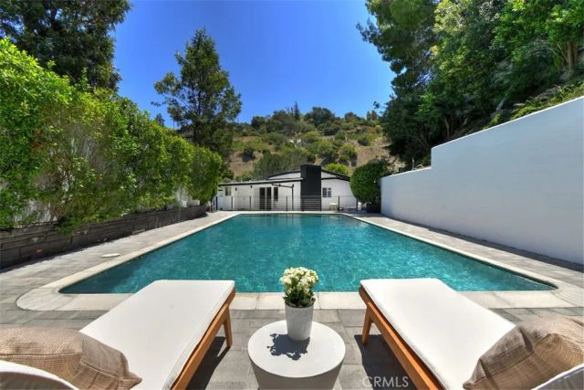 3675 Ventura Canyon, Sherman Oaks, CA 91423