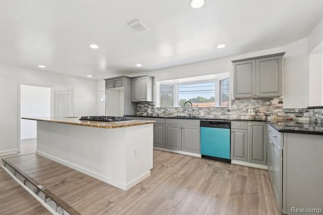 19211 Birwood Street, Detroit, MI 48221