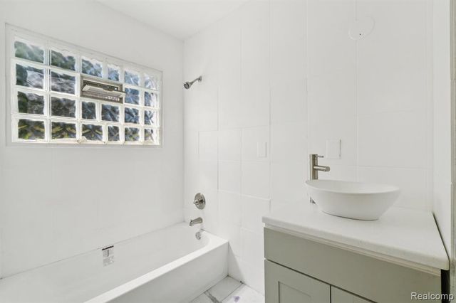 19211 Birwood Street, Detroit, MI 48221